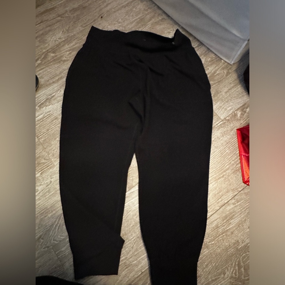 ATHLETA BLACK SALUTATION JOGGER